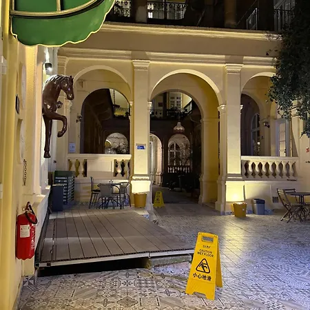 Oasis Inn Budapest