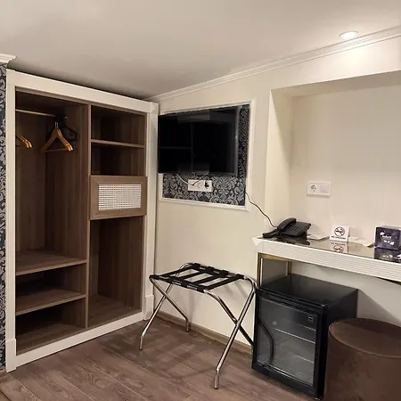 Oasis Inn Budapest Hotel