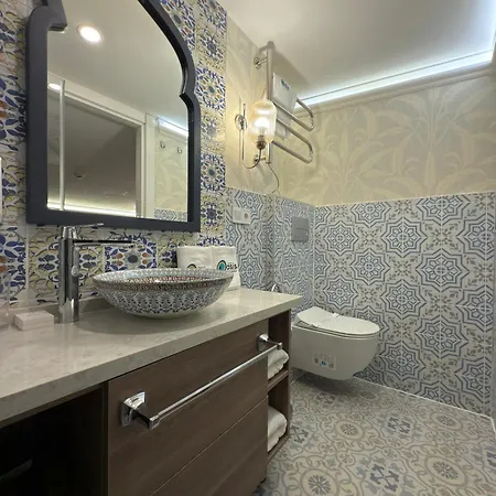 Oasis Inn Budapest Hotel