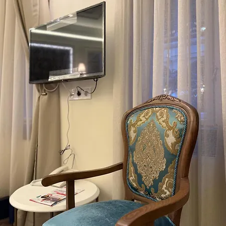 Oasis Inn Budapest Hotel